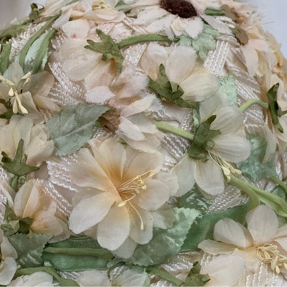 Vintage Easter Elegant Cream Floral Hat - Picture 3 of 10